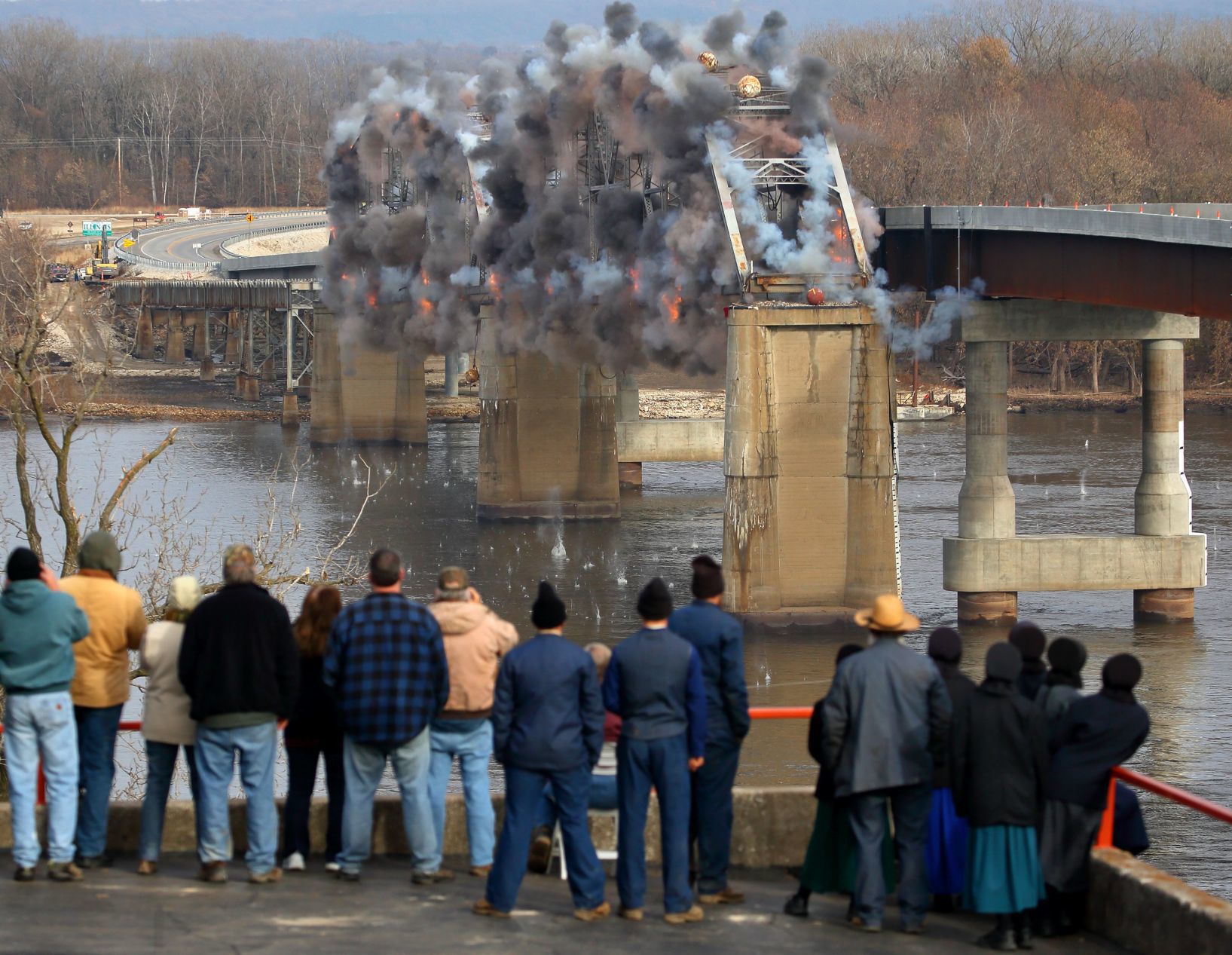 Final section of old Champ Clark Bridge demolished